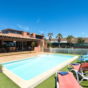 https://ocean-surf-house.in-canary-islands.com